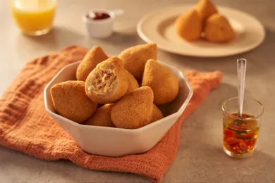 Coxinha de Frango com Requeijão